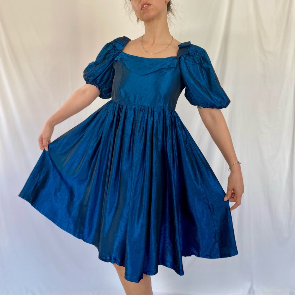 80s / 90s Vintage iridescent midnight ball gown / prom dress ☾💙👗🖤🦋🚺☽
